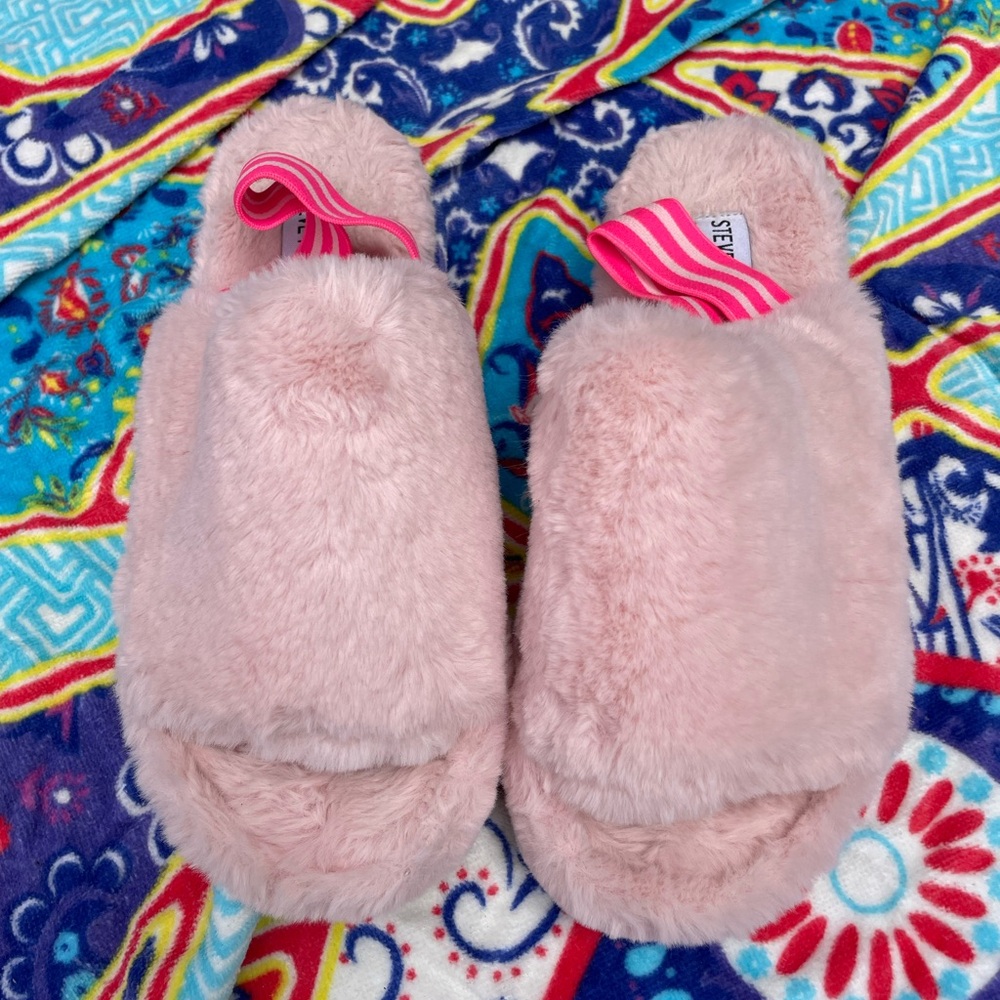 Pink Steve Madden slippers